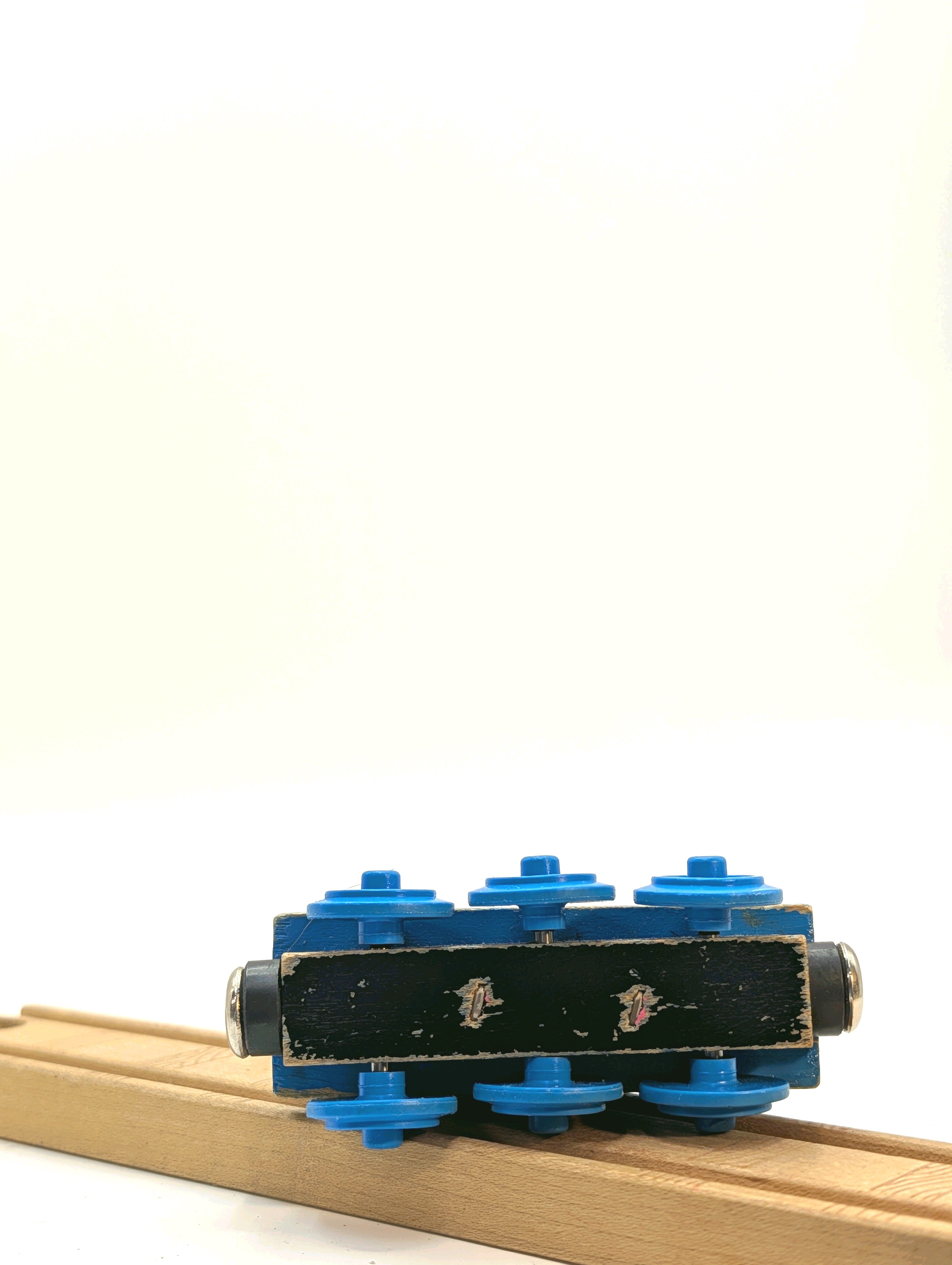 Thomas - First Generation - Flat Magnets