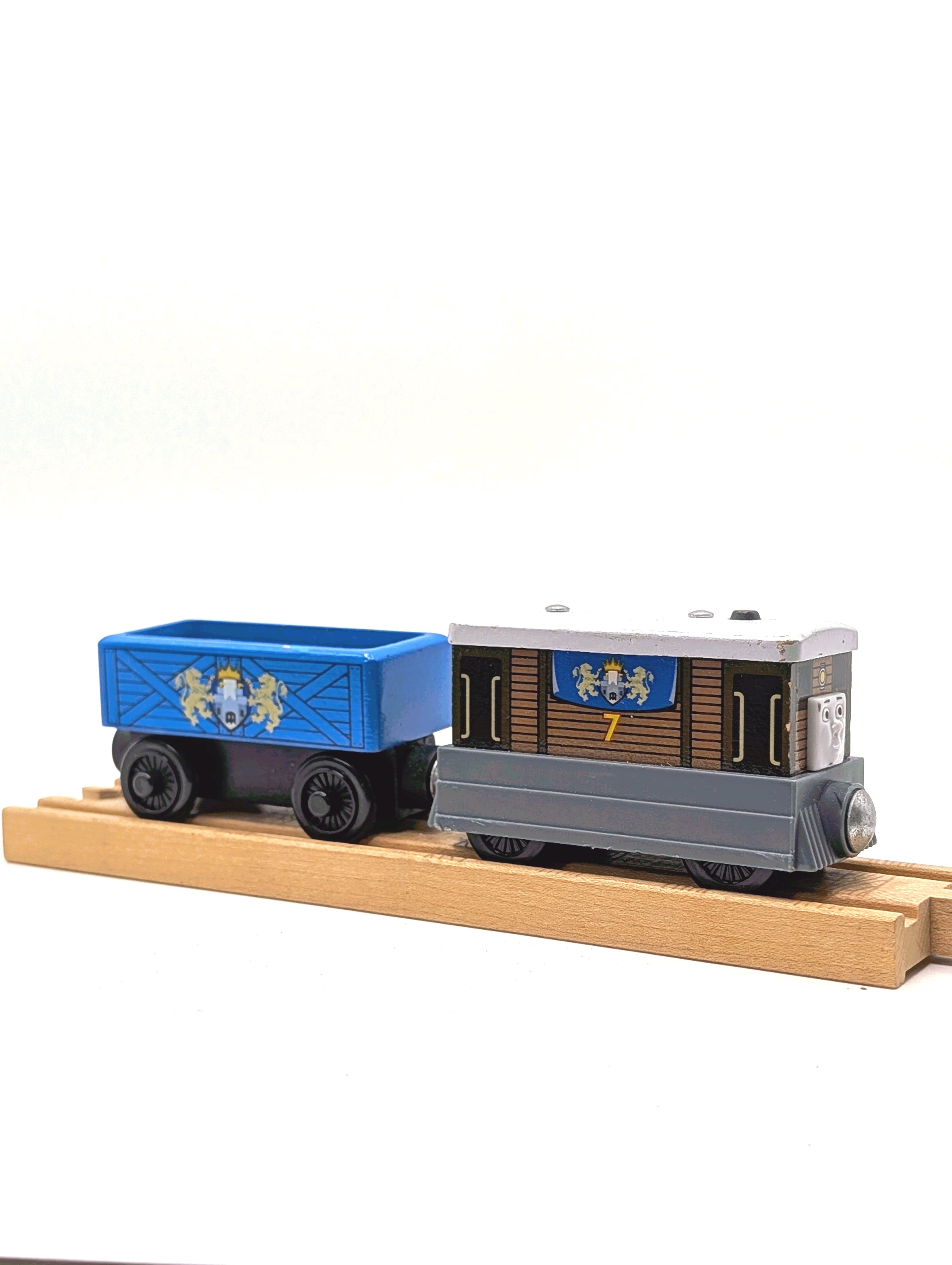 Royal Crest Toby & Royal Crest Cargo Car
