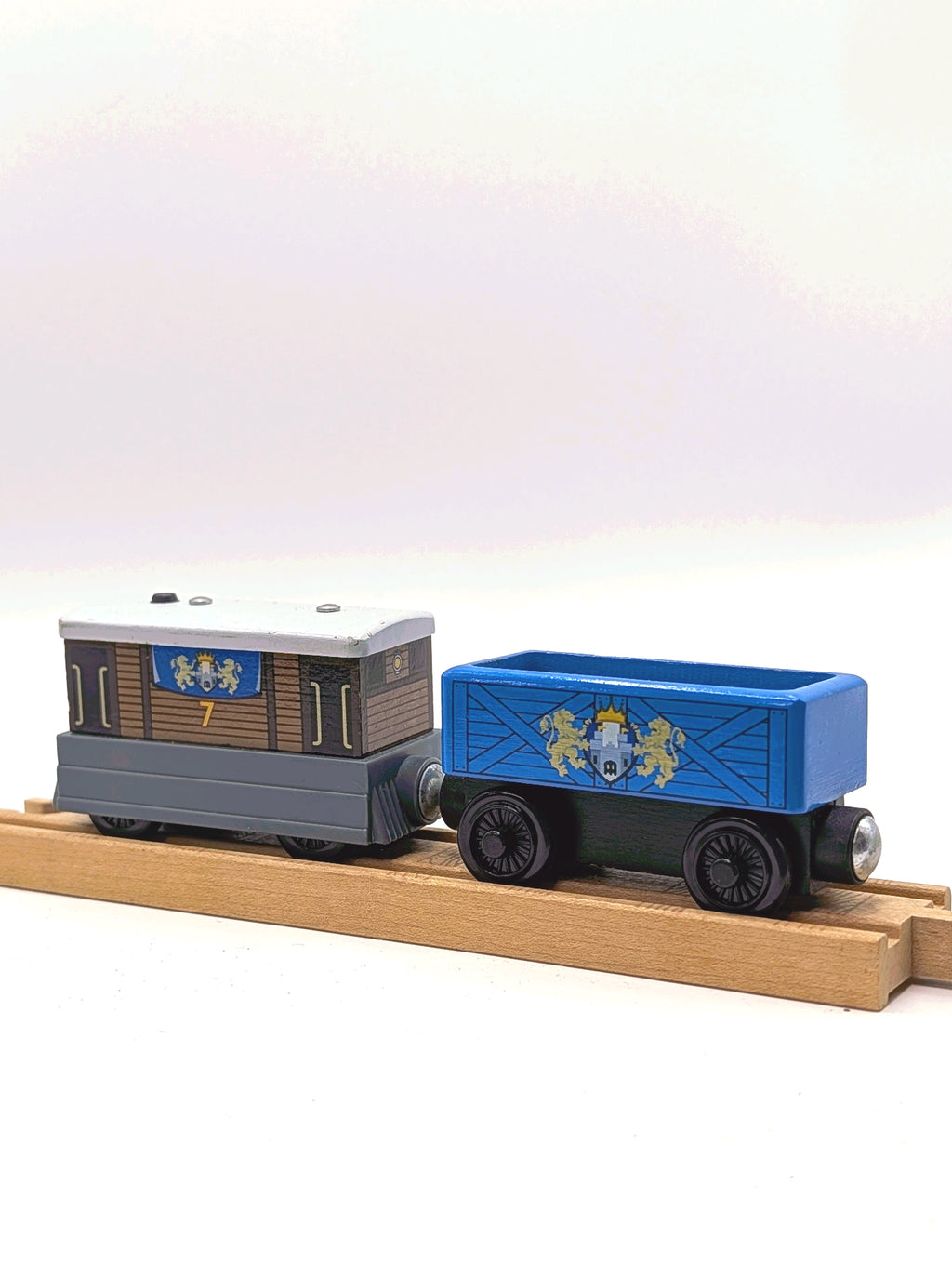 Royal Crest Toby & Royal Crest Cargo Car